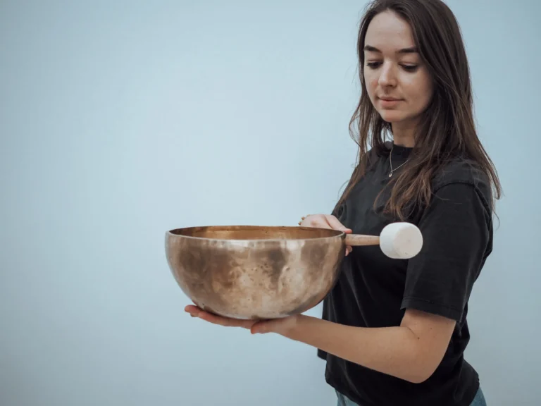Meditation mit Klangschalen in der Heilpraxis Prey – Klangschalentherapie für Entspannung und innere Ruhe