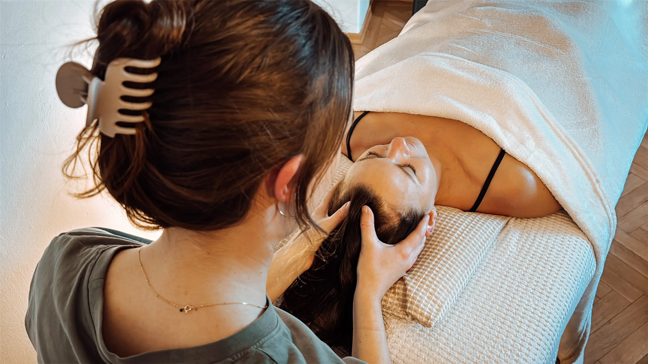 Heilmassage bei Heilpraktikerin Dr. Eva-Maria Prey in Starnberg – ganzheitliche Behandlung für Entspannung und Wohlbefinden